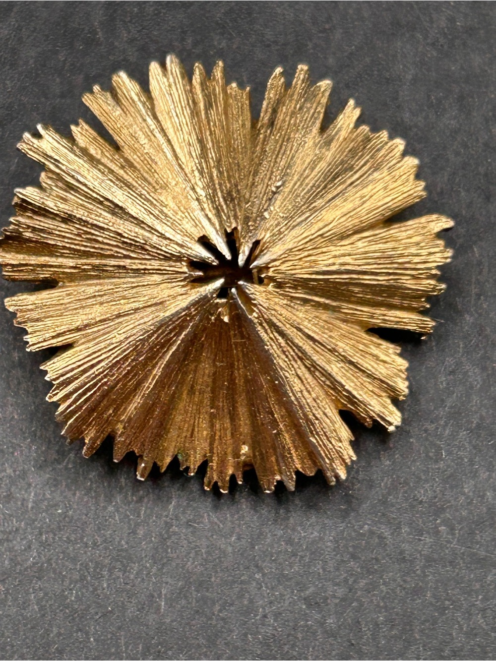 VTG Crown Trifari Gold Floral Burst Stud Clip Earrings - Picture 3 of 7
